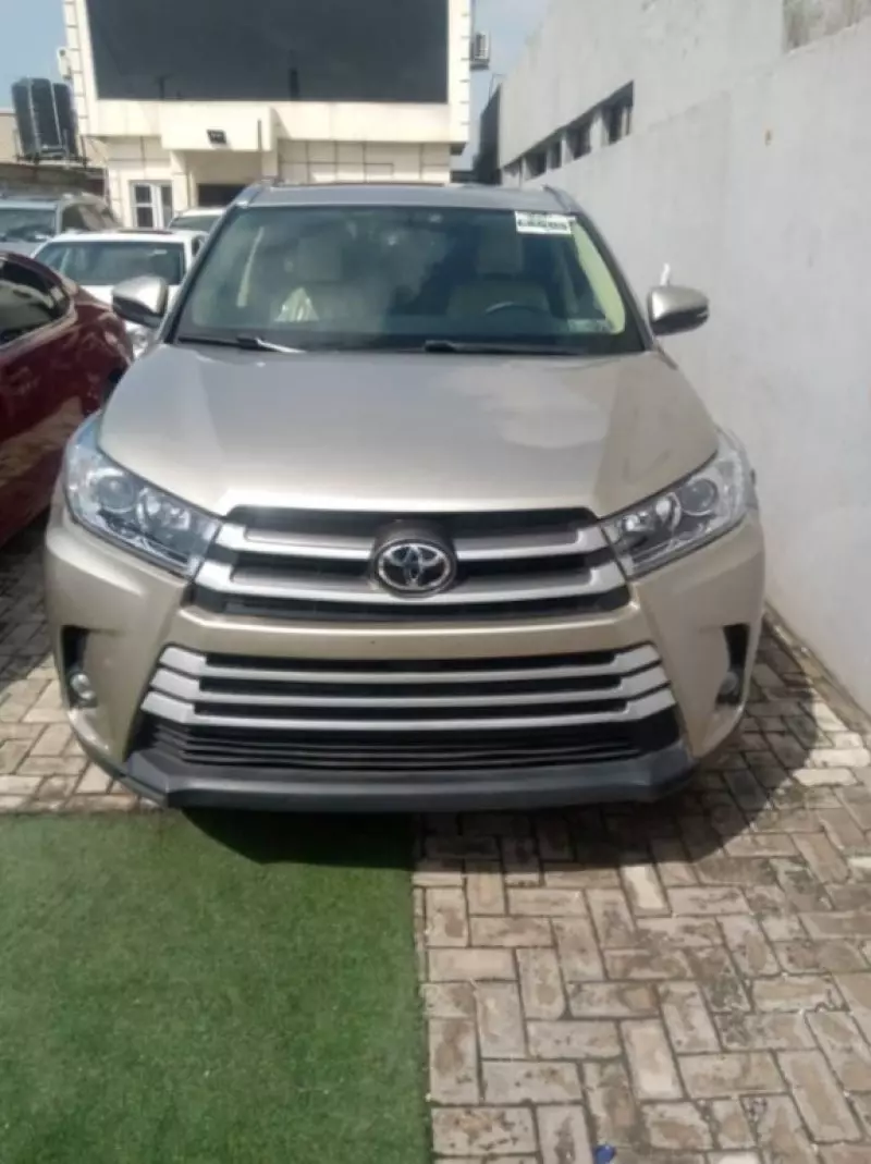 Toyota Highlander   - 2014