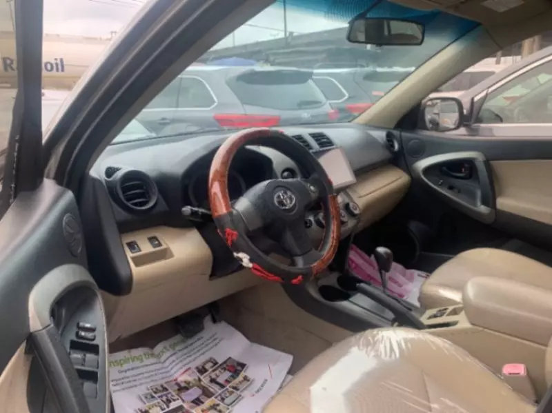 Toyota RAV 4   - 2010