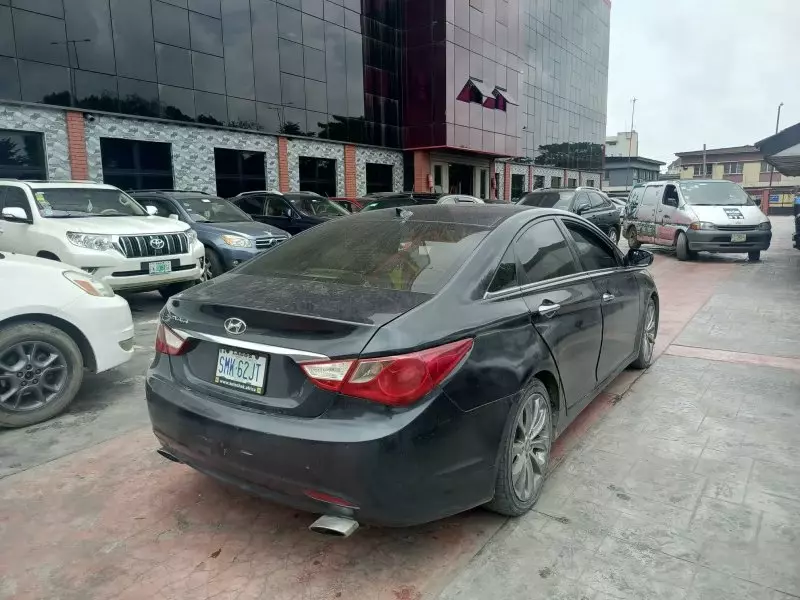 Hyundai Sonata   - 2012