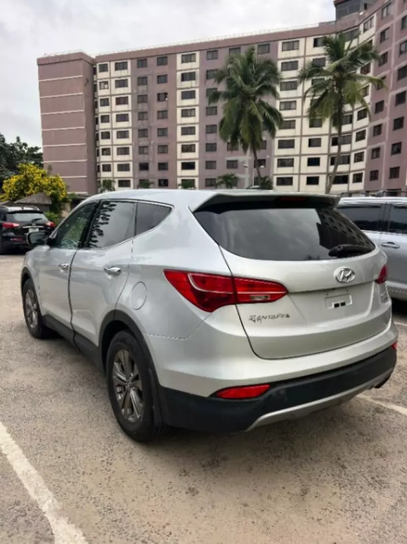 Hyundai Santa Fe   - 2014
