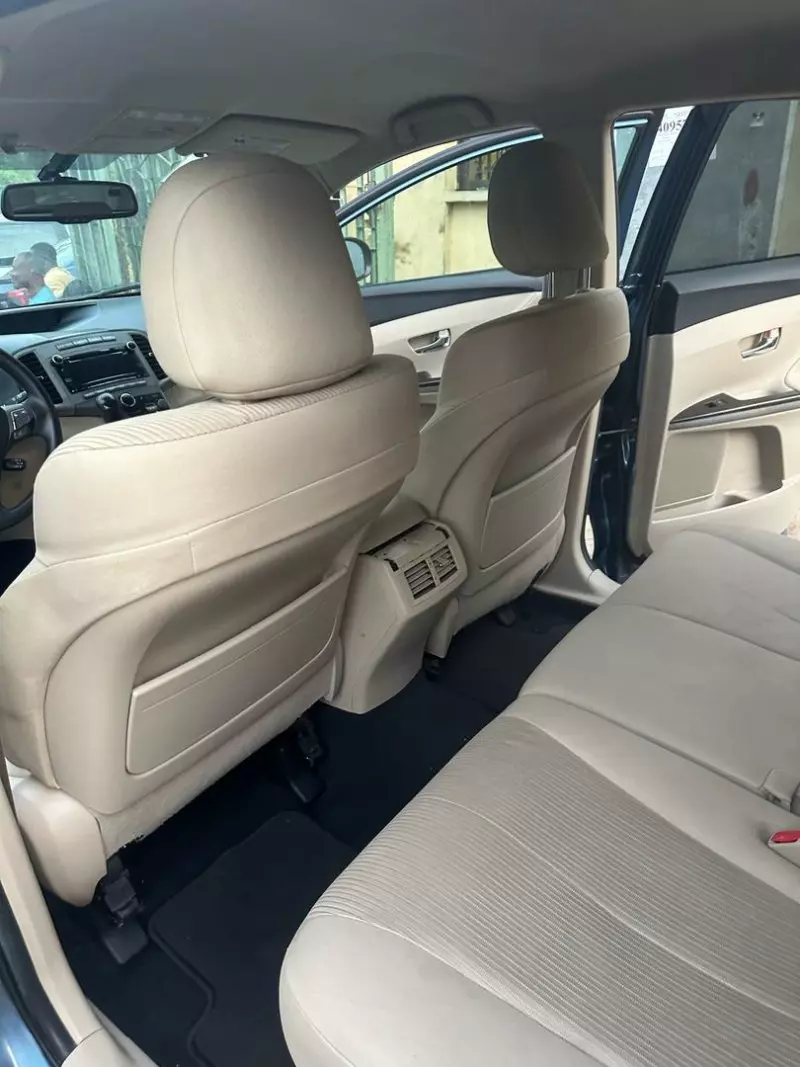 Toyota Venza   - 2011