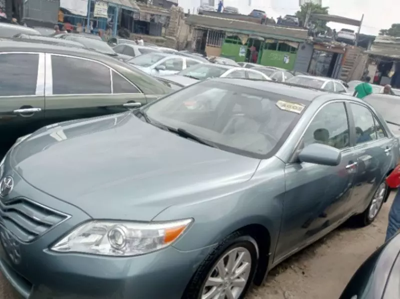 Toyota Camry   - 2010