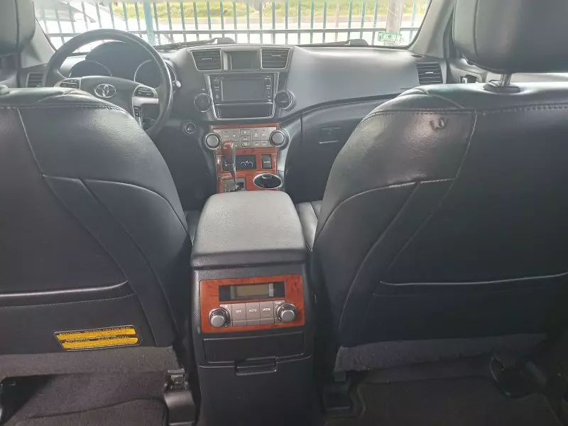 Toyota Highlander   - 2013