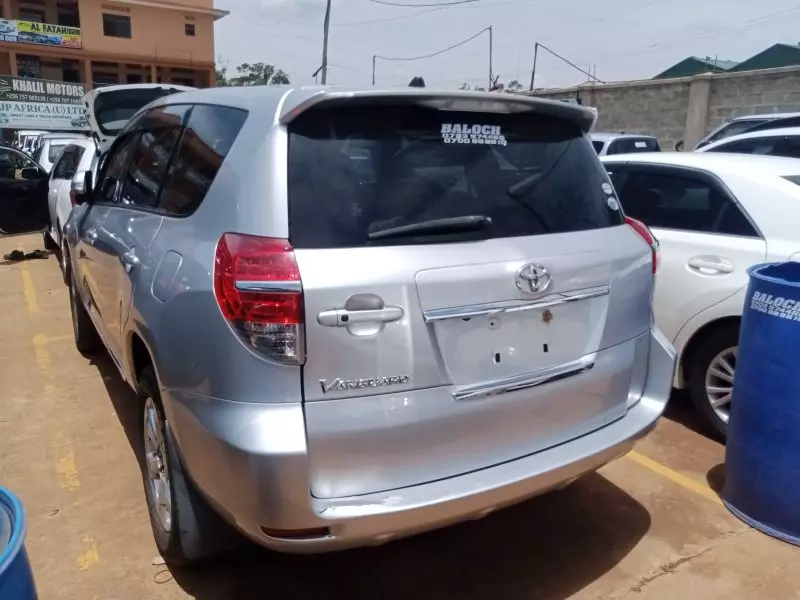 Toyota Vanguard    - 2011