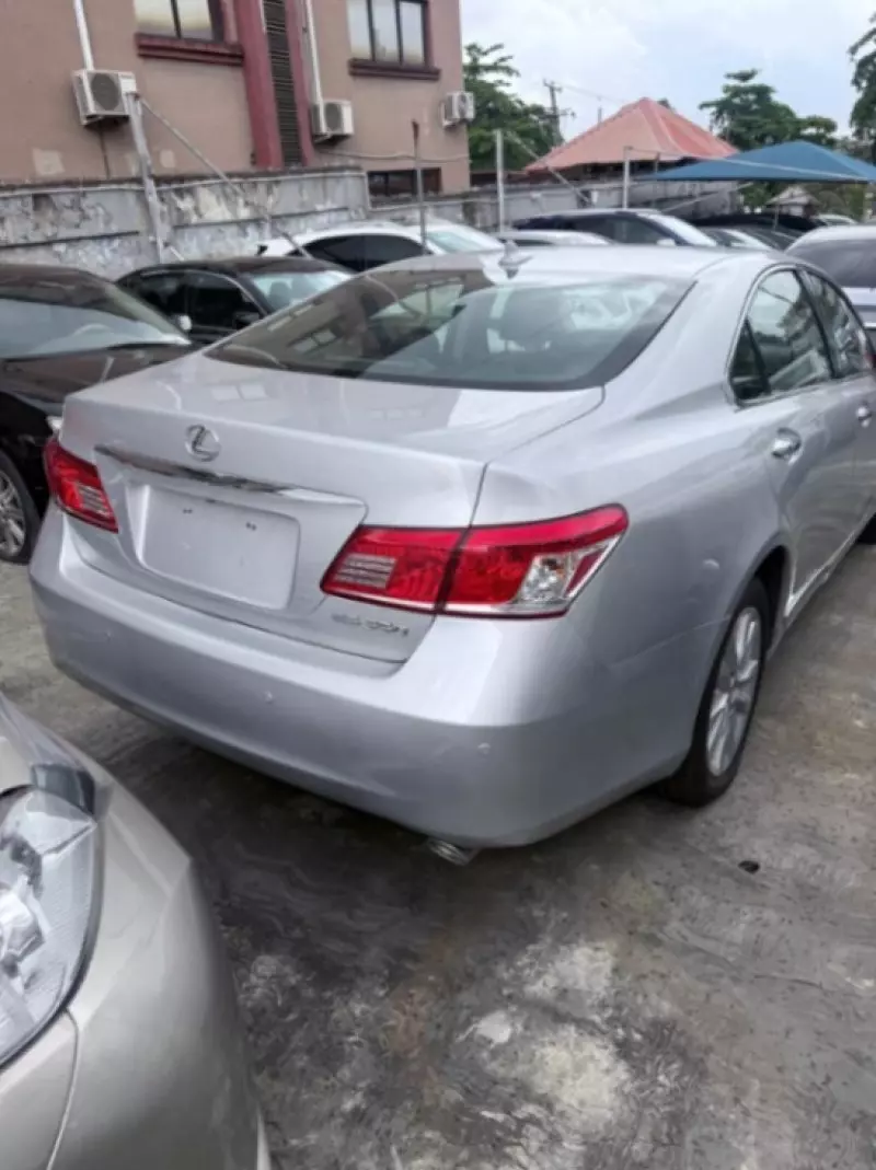 Lexus ES 350   - 2012