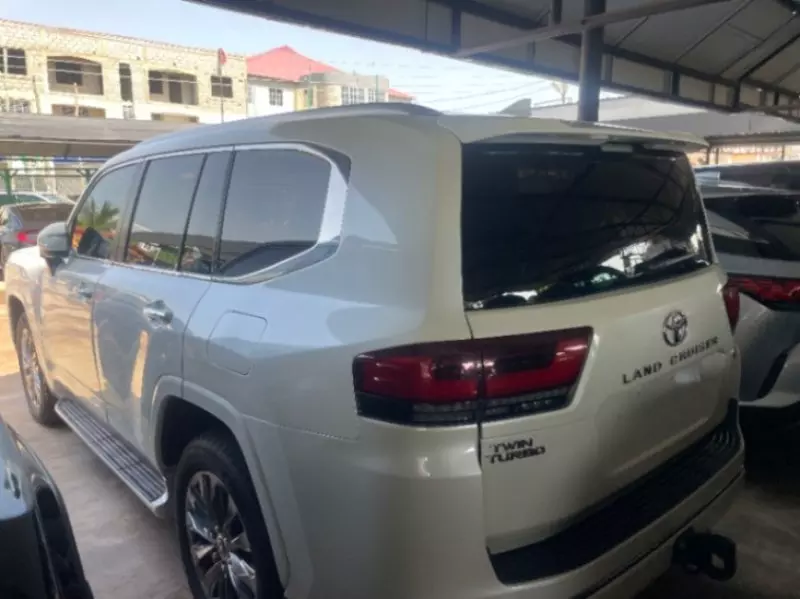 Toyota Land Cruiser   - 2023