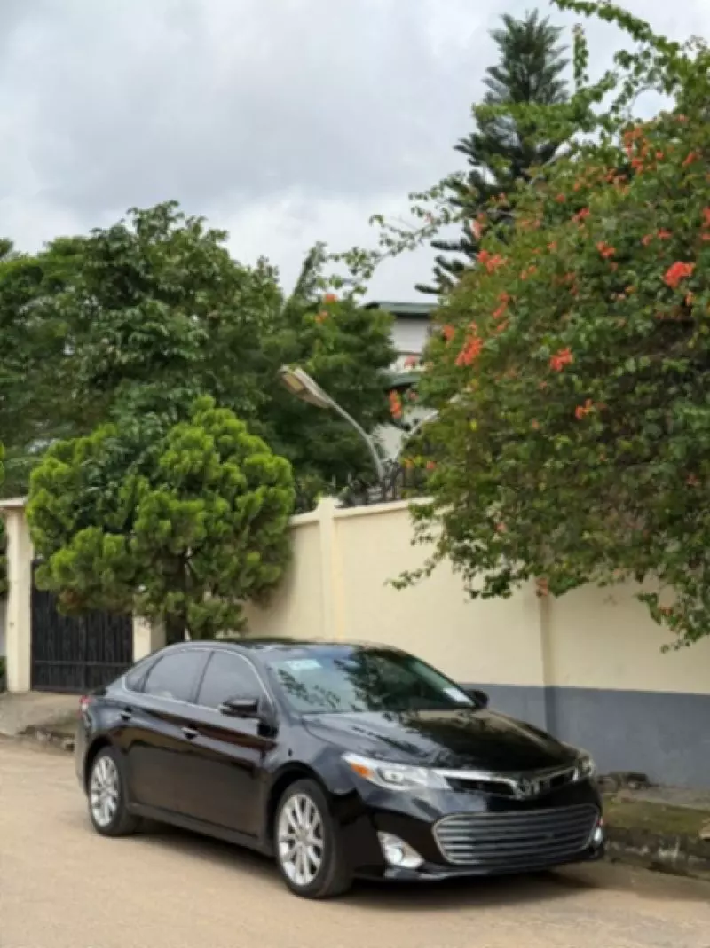 Toyota Avalon   - 2013