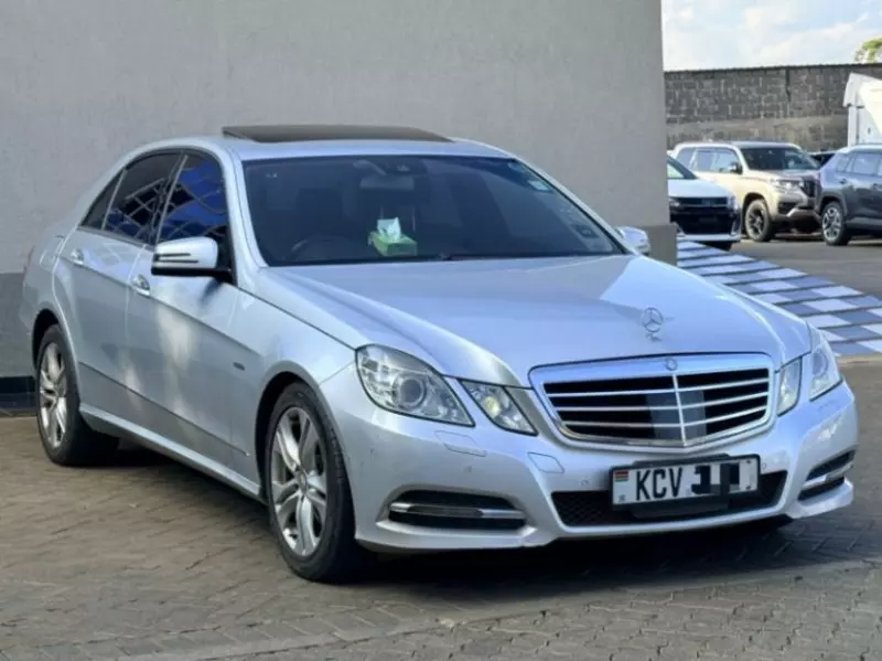 Mercedes-Benz E350 - 2012