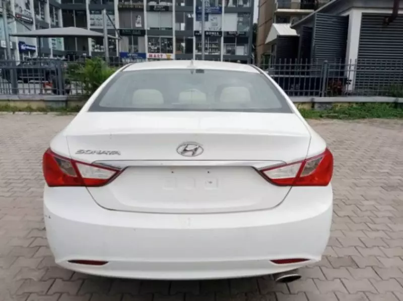Hyundai Sonata   - 2015
