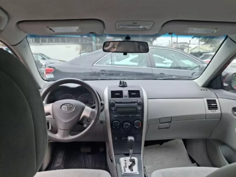 Toyota Corolla   - 2010