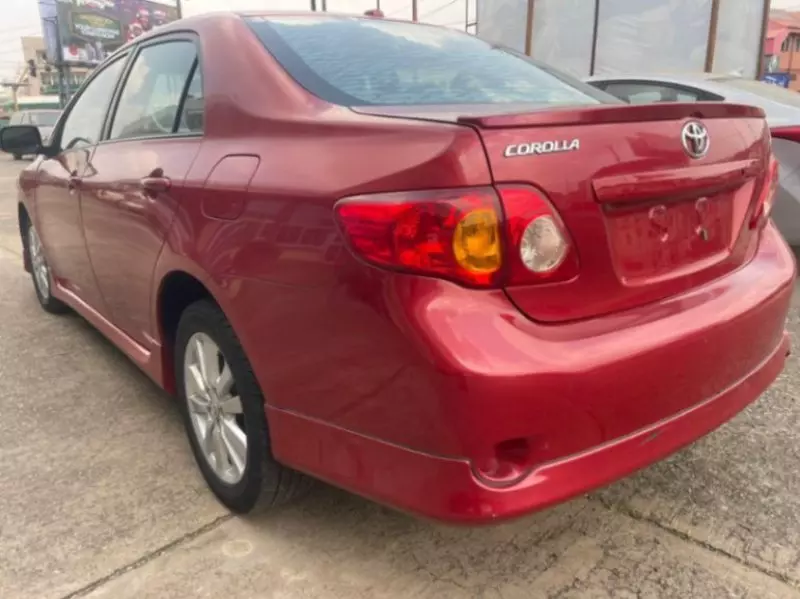 Toyota Corolla   - 2010