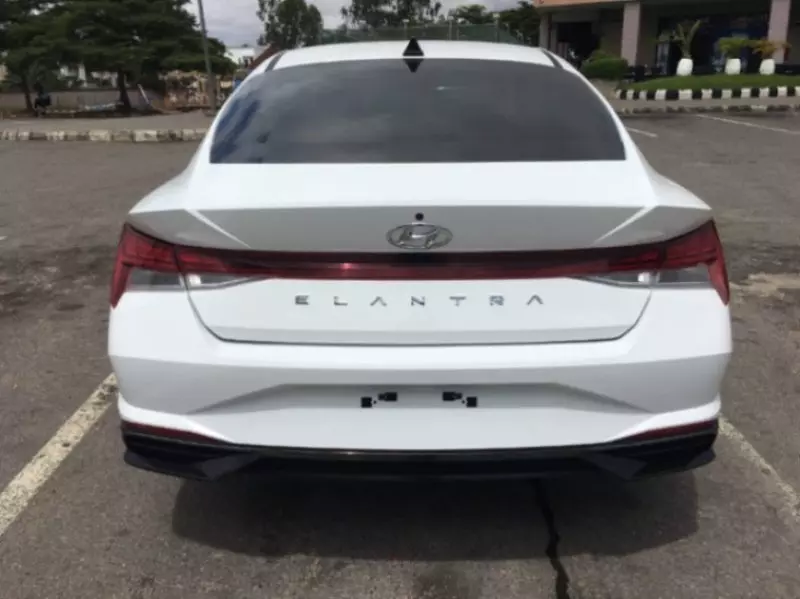 Hyundai Elantra - 2021