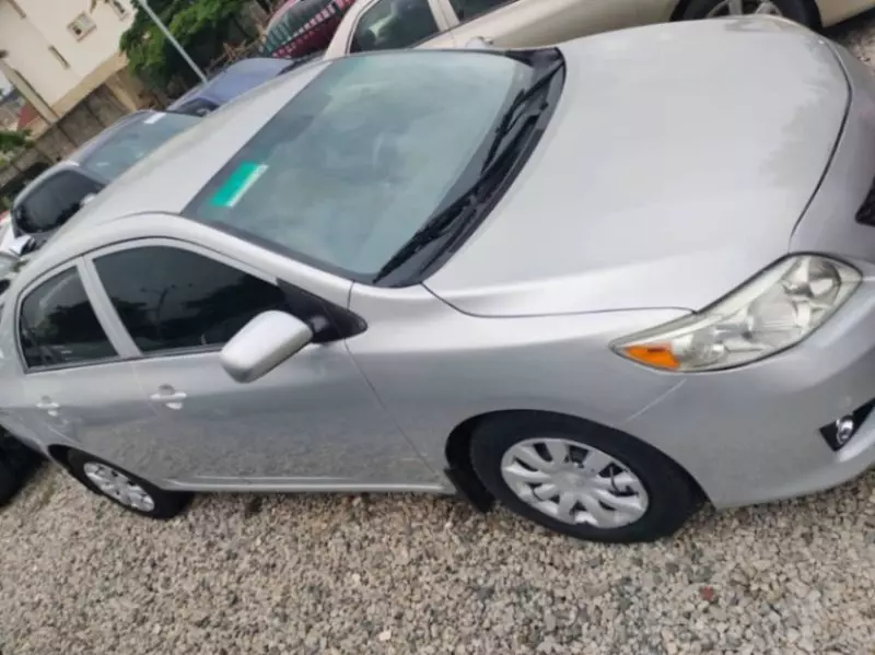 Toyota Corolla   - 2010