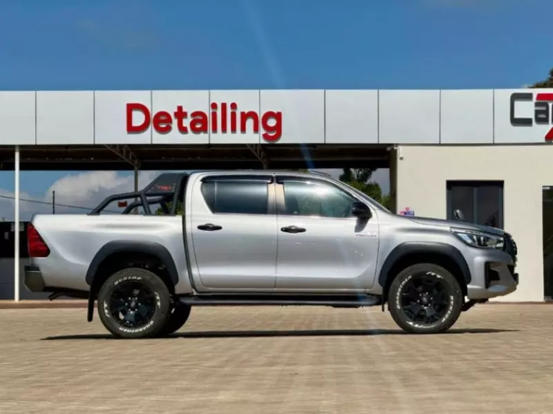 Toyota Hilux   - 2019