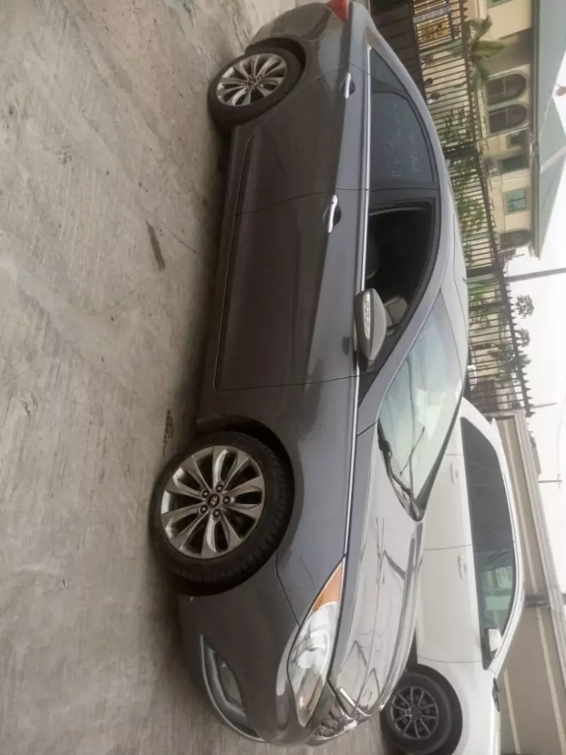 Hyundai Sonata   - 2012