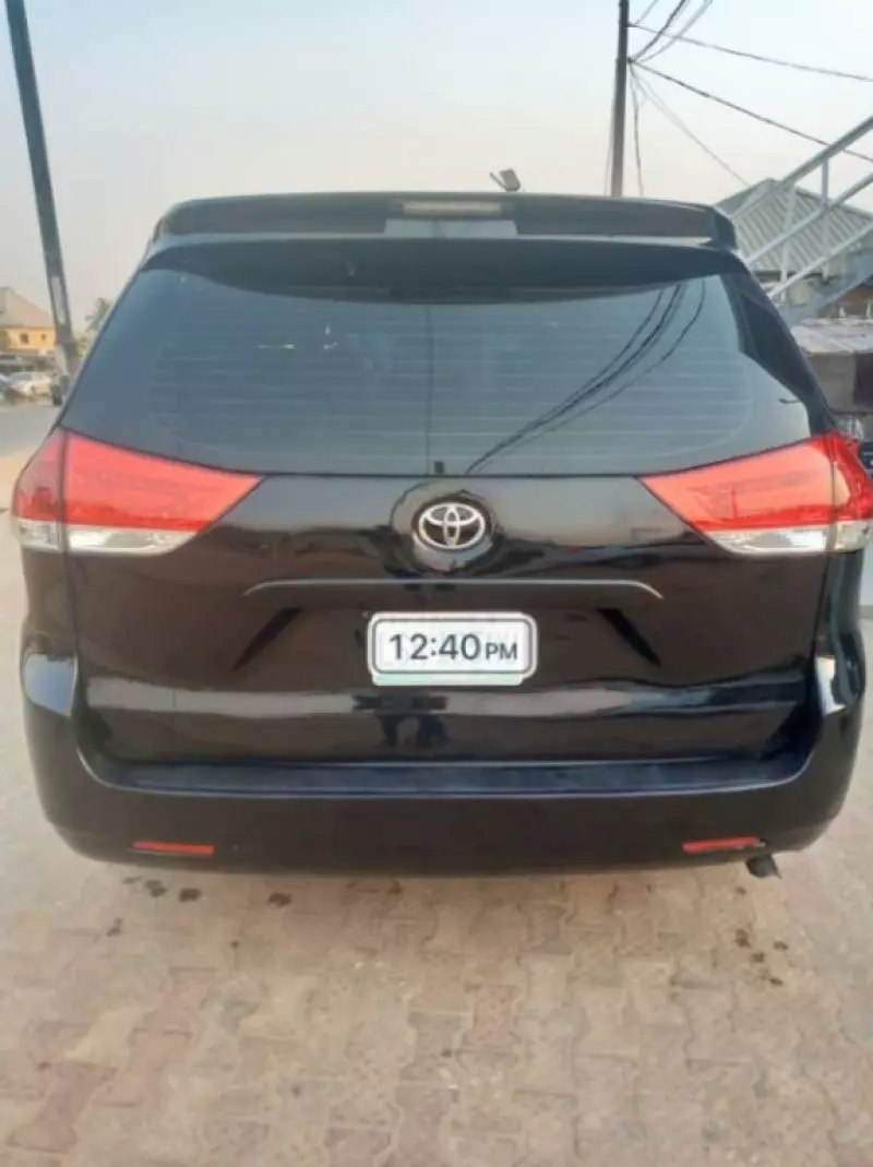 Toyota Sienna   - 2014