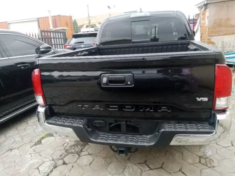 Toyota Tacoma   - 2017