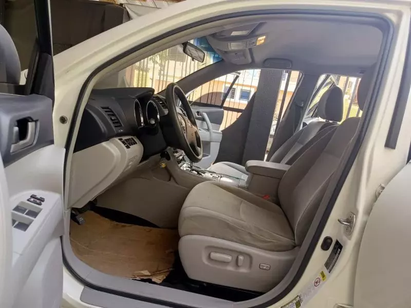 Toyota Highlander   - 2011