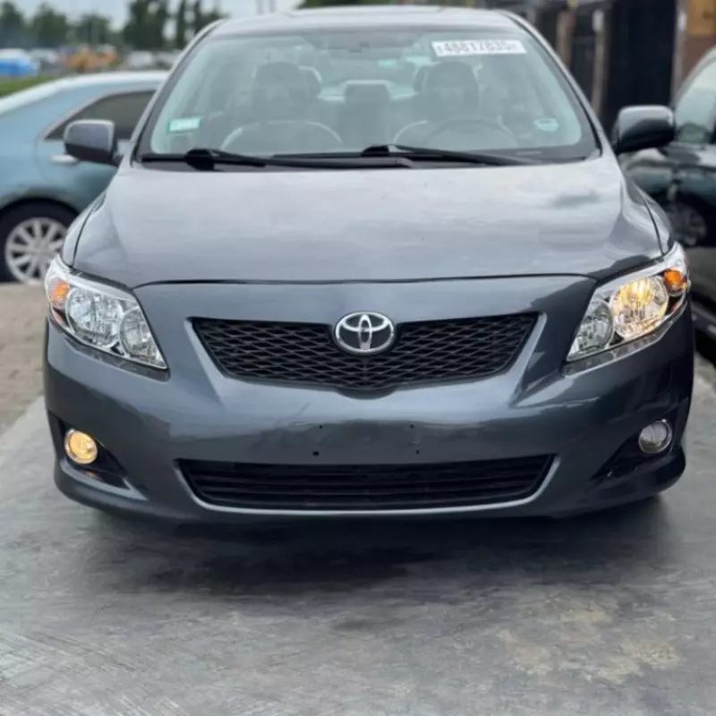 Toyota Corolla   - 2010