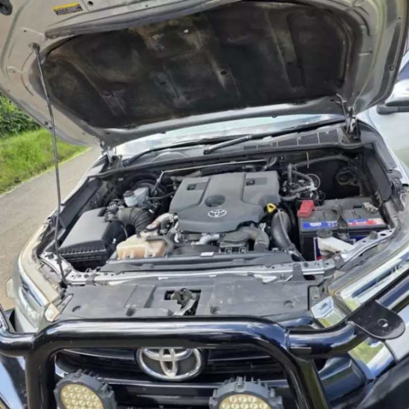 Toyota Hilux   - 2021