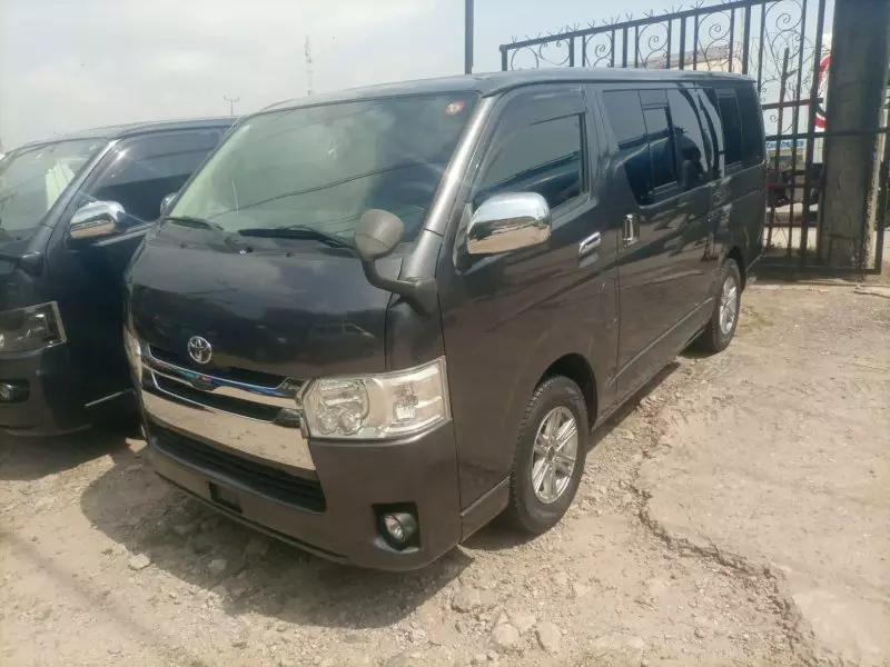 Toyota Hiace   - 2011