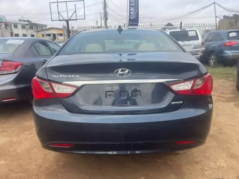 Hyundai Sonata   - 2013