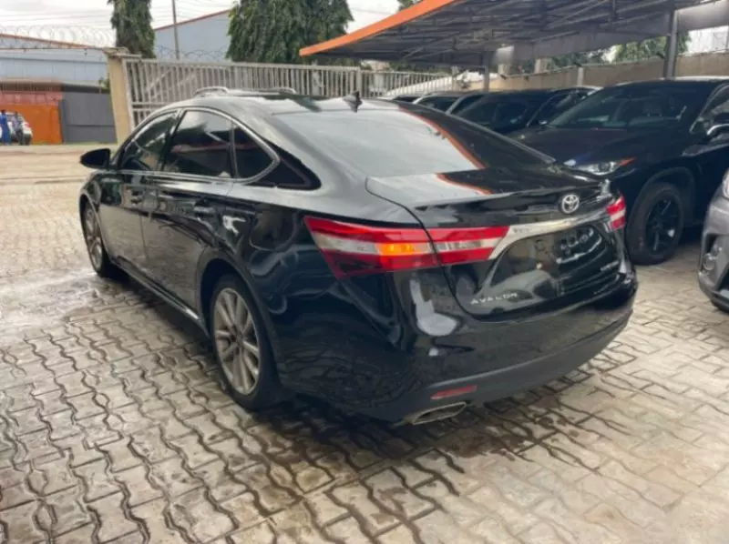 Toyota Avalon   - 2015