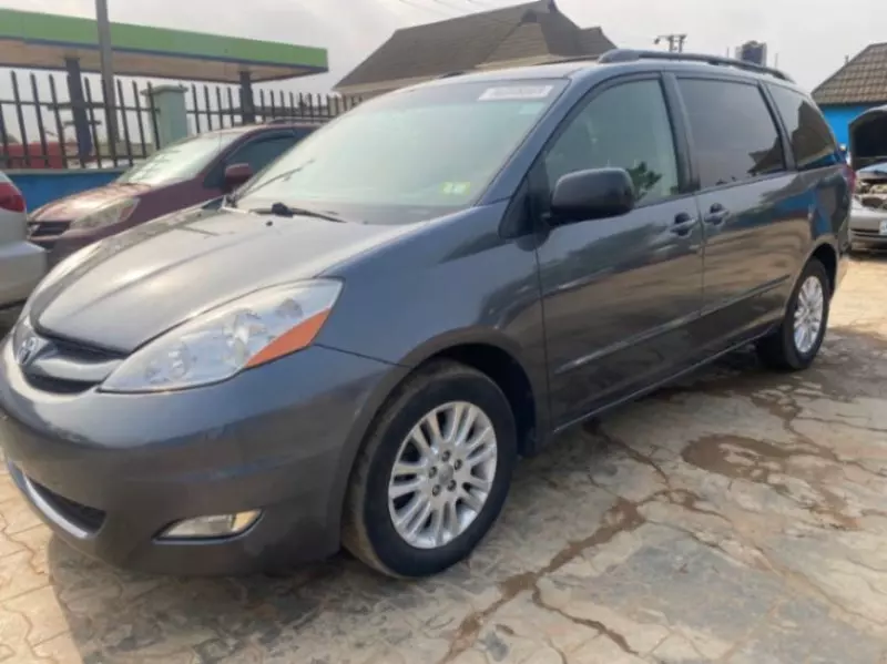 Toyota Sienna   - 2008