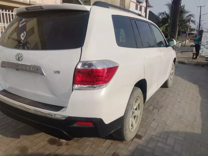 Toyota Highlander   - 2010