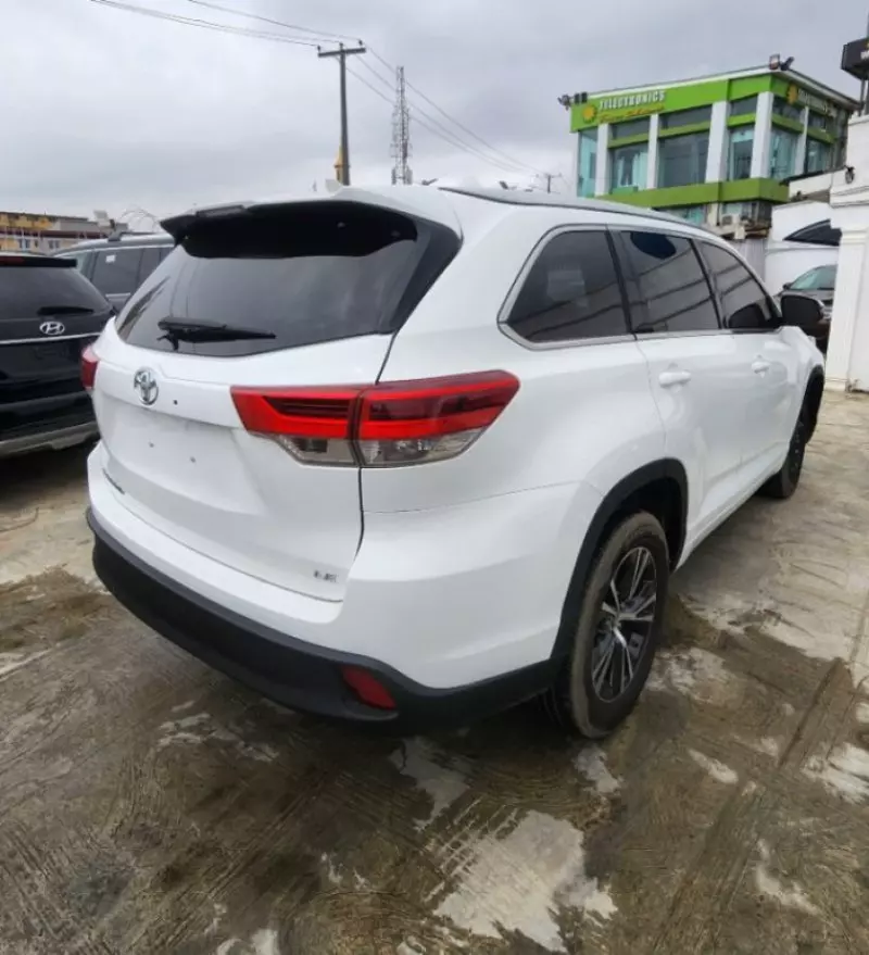 Toyota Highlander   - 2017