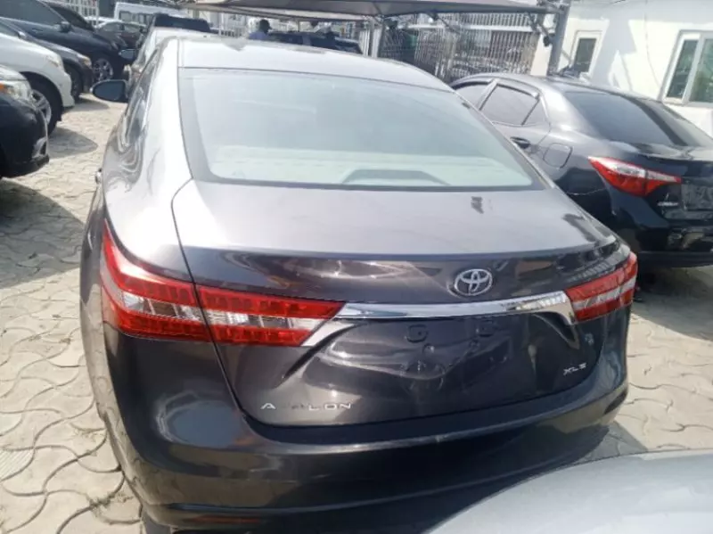 Toyota Avalon   - 2014