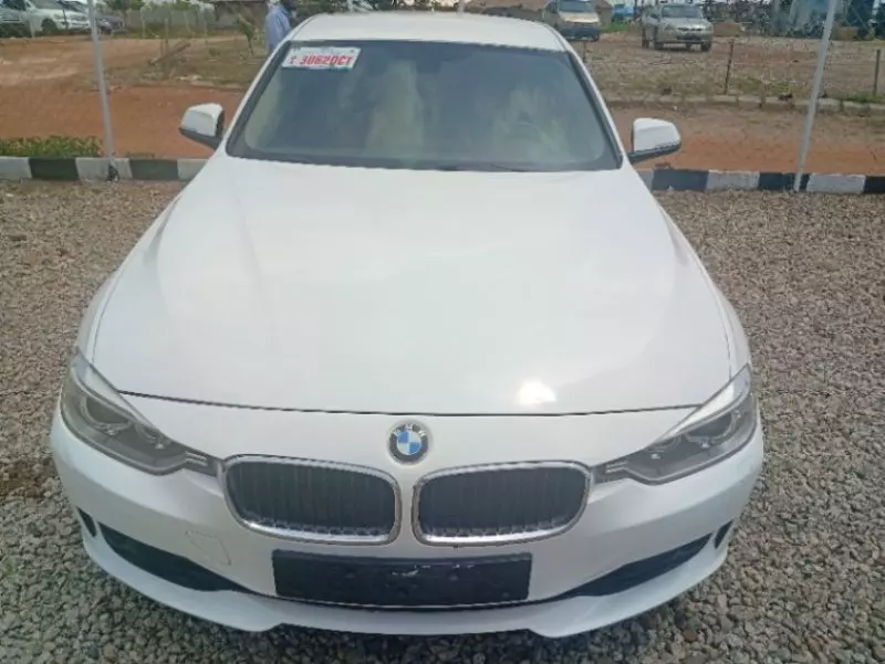 BMW 320i   - 2013