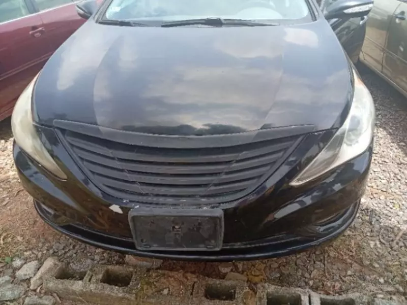 Hyundai Sonata   - 2011