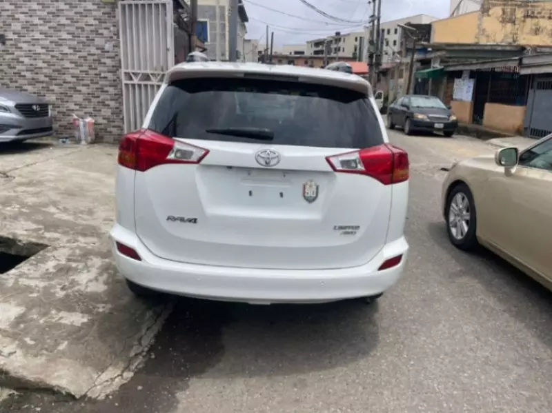 Toyota RAV 4   - 2015