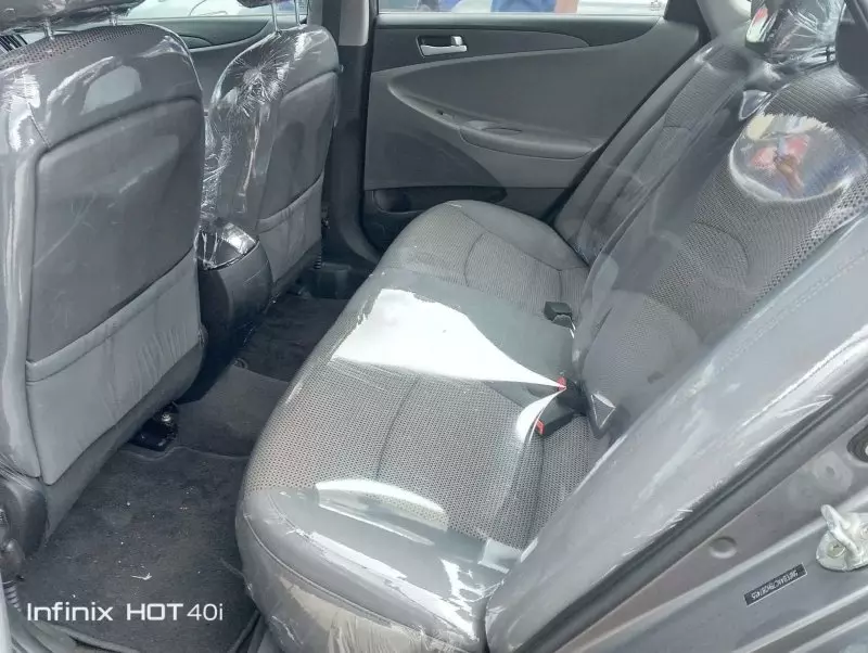Hyundai Sonata   - 2011