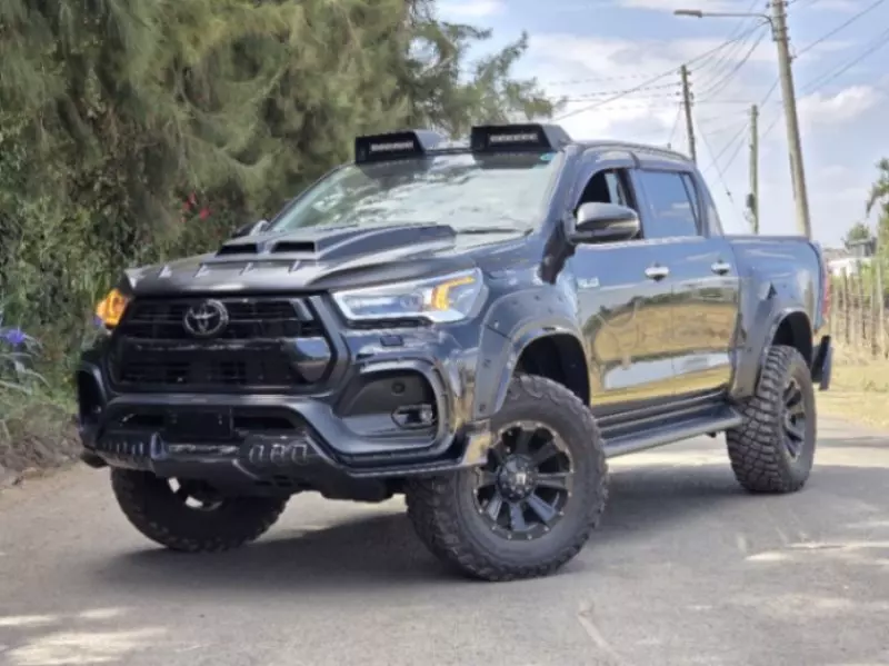 Toyota Hilux   - 2021