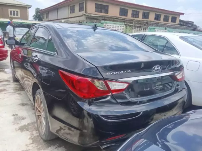 Hyundai Sonata   - 2012