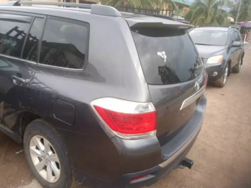 Toyota Highlander   - 2013