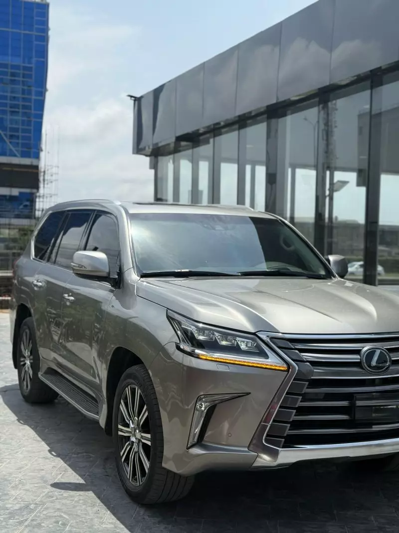 Lexus LX 570   - 2021