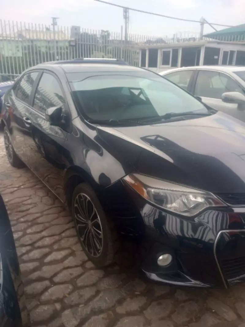 Toyota Corolla   - 2016