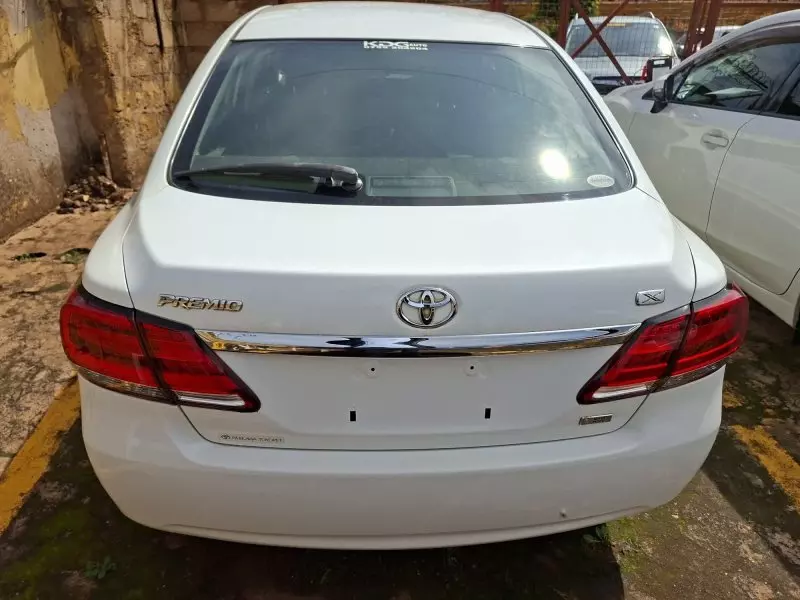 Toyota Premio    - 2016