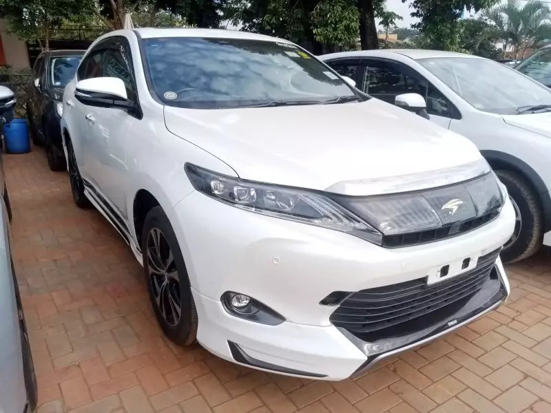 Toyota Harrier   - 2017