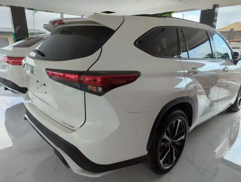 Toyota Highlander   - 2021