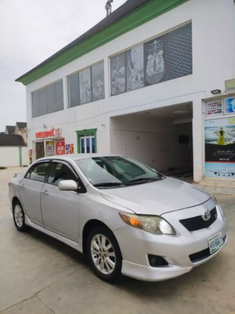 Toyota Corolla   - 2009