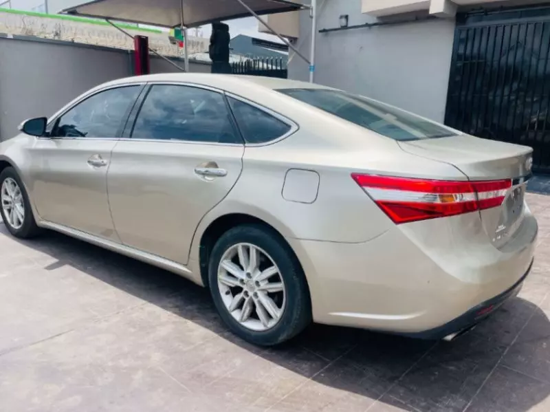 Toyota Avalon   - 2014