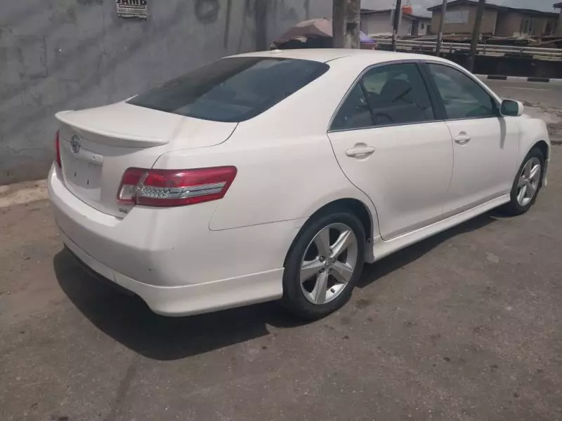 Toyota Camry   - 2011