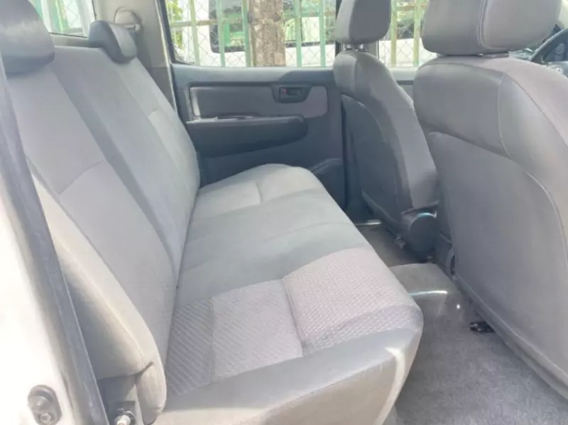 Toyota Hilux   - 2013