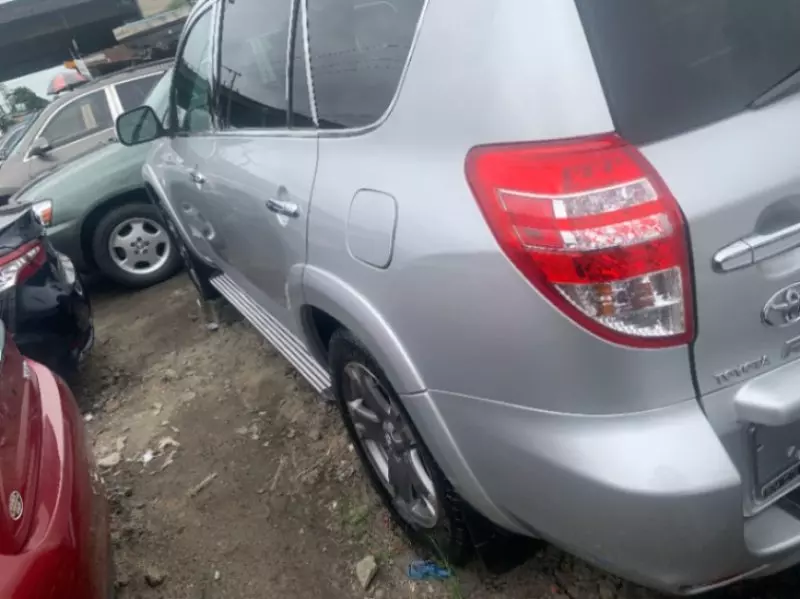 Toyota RAV 4   - 2010