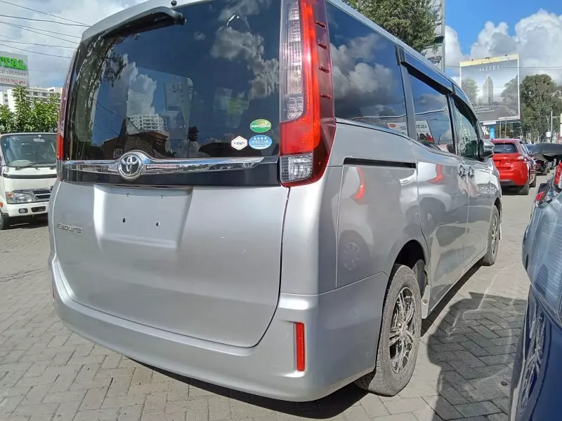 Toyota esquire   - 2016