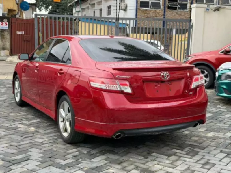 Toyota Camry   - 2011